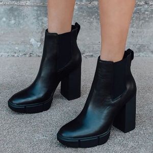 Brand new Steve Madden Revised Black Leather booties